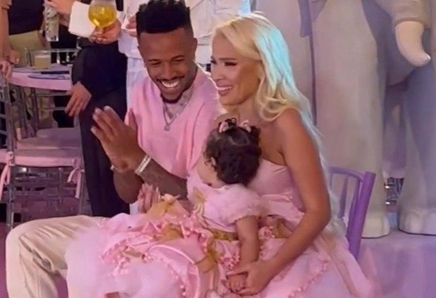 Karoline-Lima-Eder-Militao-e-Cecilia.jpg 11 de julho de 2023 142 KB 890 por 610 píxeis Editar imagem Excluir permanentemente Descreva a finalidade da imagem(abrir em uma nova aba). Deixe em branco se a imagem é apenas decorativa.Título Karoline Lima, Éder Militão e Cecília Legenda URL do arquivo: https://uploads.metropoles.com/wp-content/uploads/2023/07/11101653/Karoline-Lima-Eder-Militao-e-Cecilia.jpg Copiar URL para área de transferência Ações com as mídias selecionadasDefinir imagem destacada