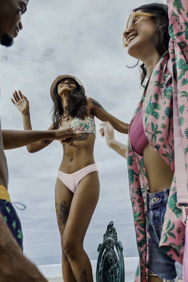 Campanha da Havaianas: modelos na praia - Metrópoles