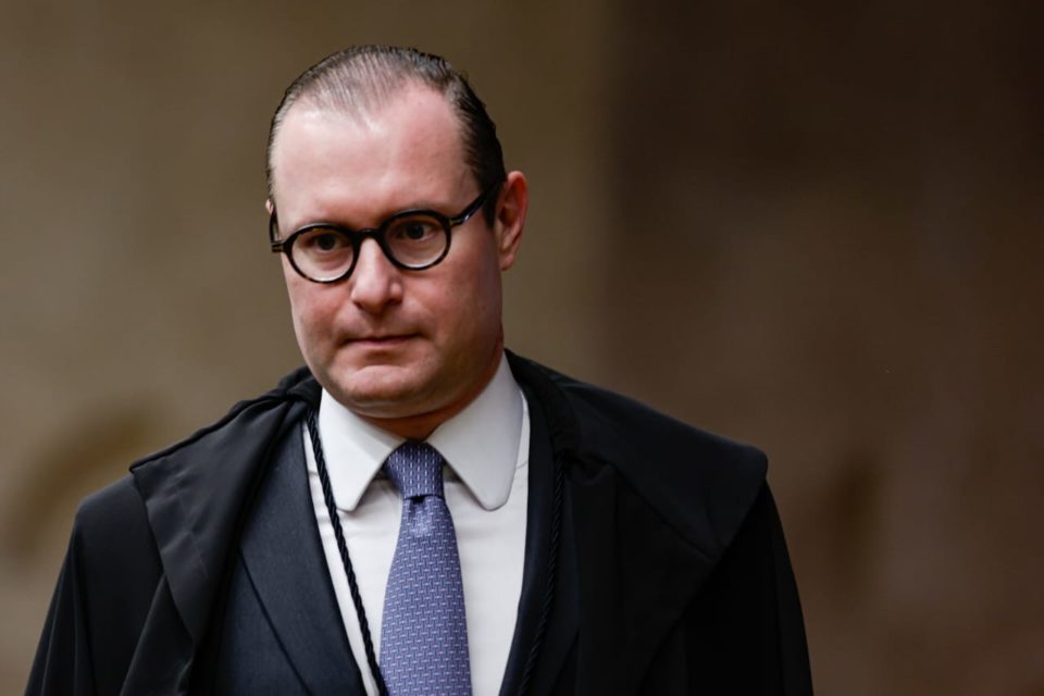 Foto colorida do ministro do STF Cristiano Zanin - Metrópoles
