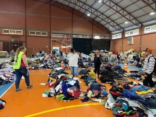 Centro de doações a vítimas de enchente no RS