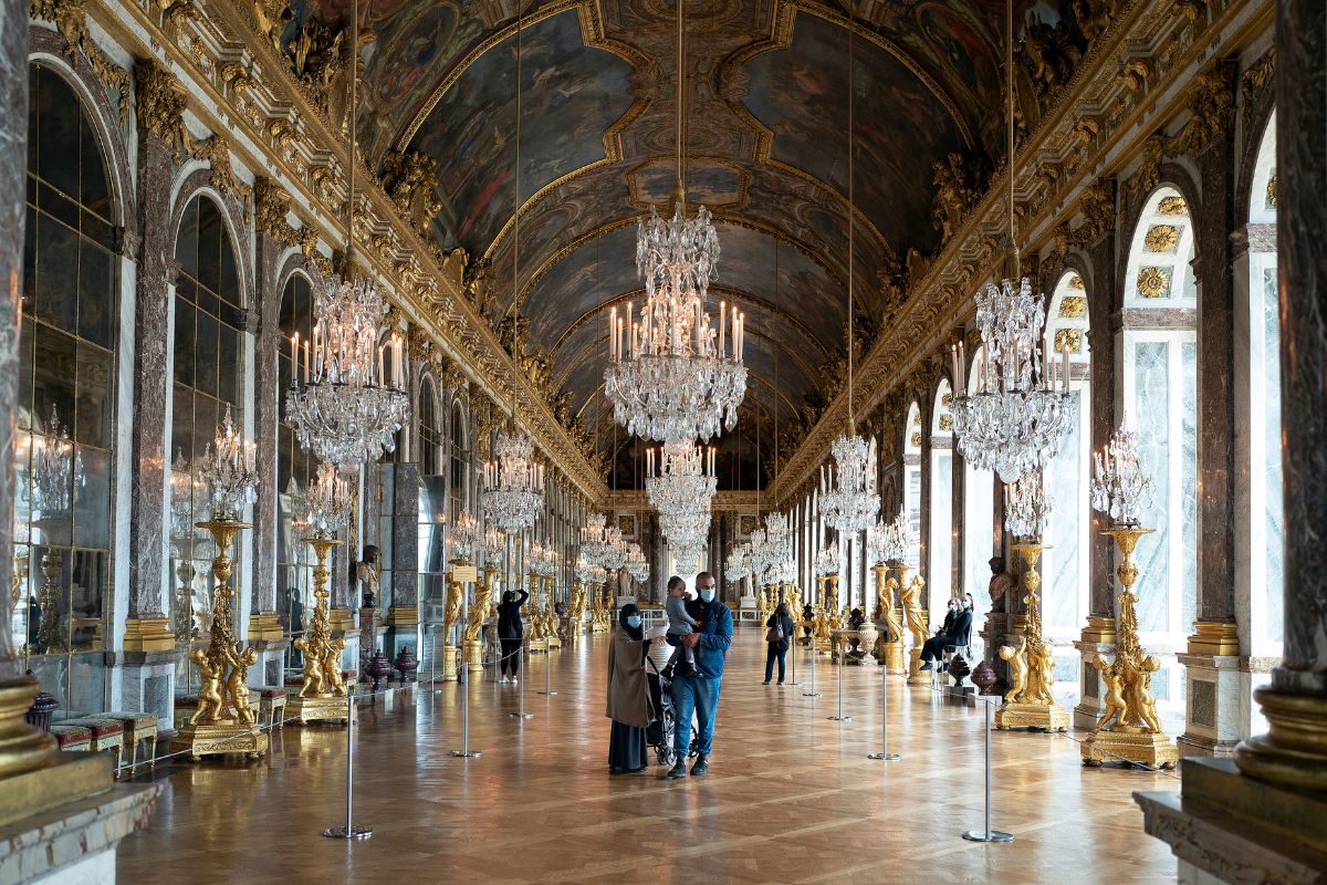 Sala de espelhos do Palácio de Versalhes