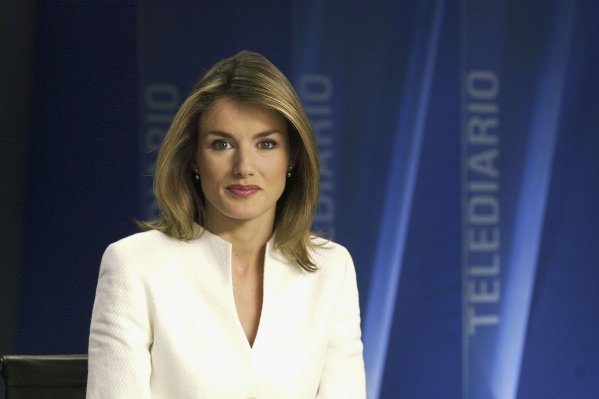 Foto colorida de mulher apresentando telejornal - Metrópoles