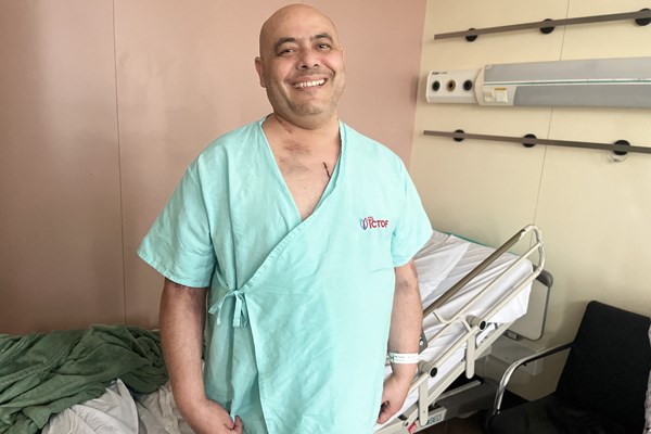 Paciente sorri em hospital após transplante de coração