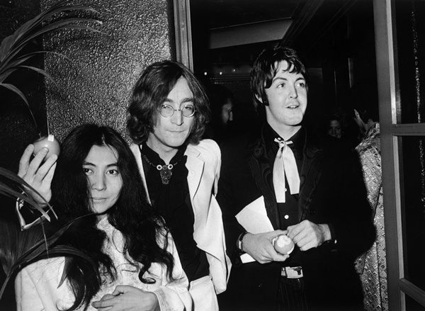 Yoko ono, john lennon e paul mccartney - Metrópoles