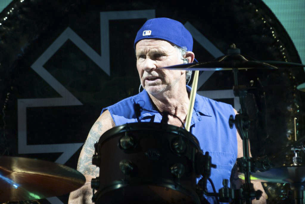 Imagem colorida de Chad Smith, baterista do Red Hot Chili Peppers, no Mané Garrincha em Brasília - Metrópoles