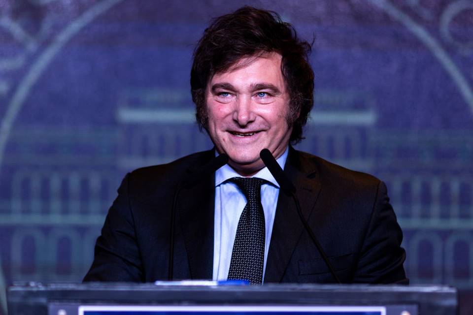 Argentina: eleito, Milei se aproxima de Bolsonaro e se afasta de Lula