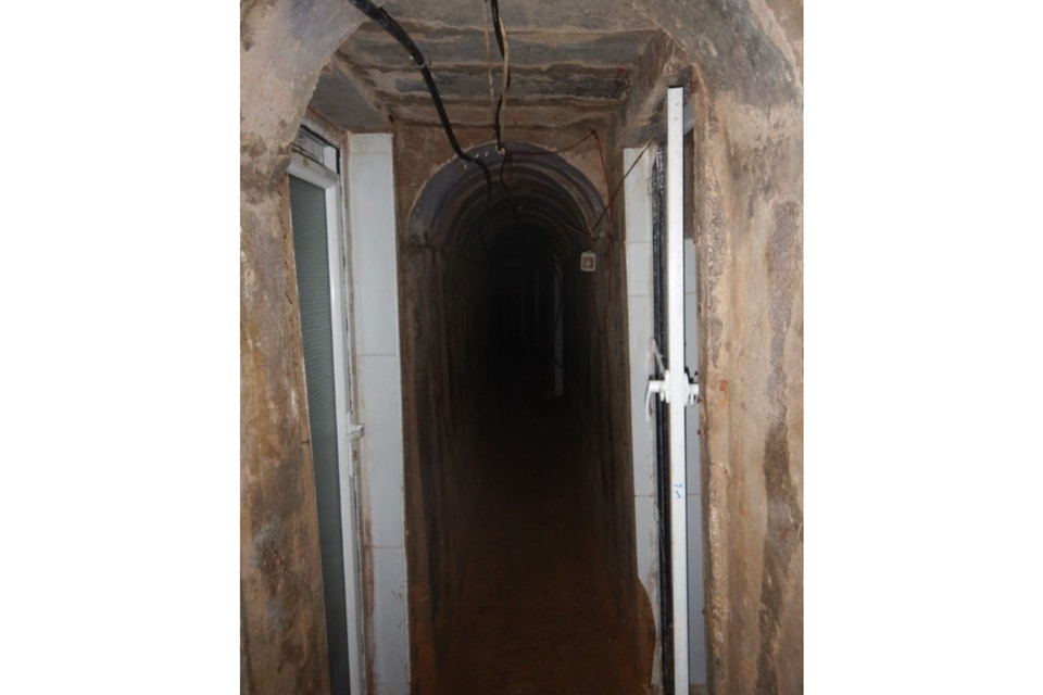 Imagem colorida mostra suposto túnel usado por hamas sob hospital - metrópoles