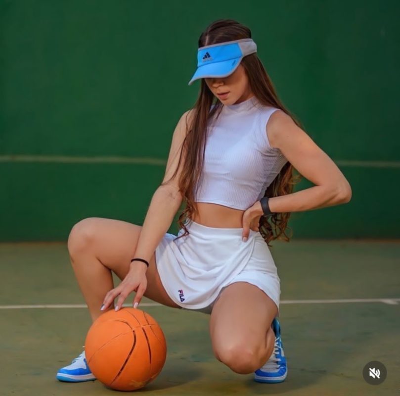 Maizy Magalhães posa fazendo exercícios - Metrópoles