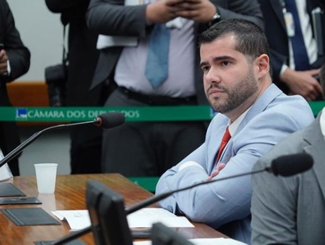 Foto colorida do deputado federal Alexandre Leite