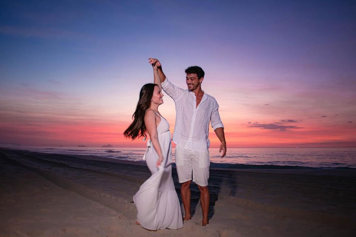 Foto colorida de Larissa Manoela e André Luiz Frambach - Metrópoles