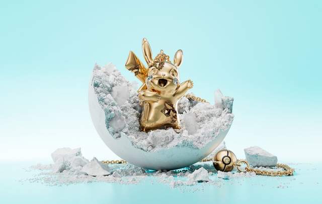 Na imagem com cor, o colar da nova coleção Pokémon x Tiffany & Co. - Metrópoles