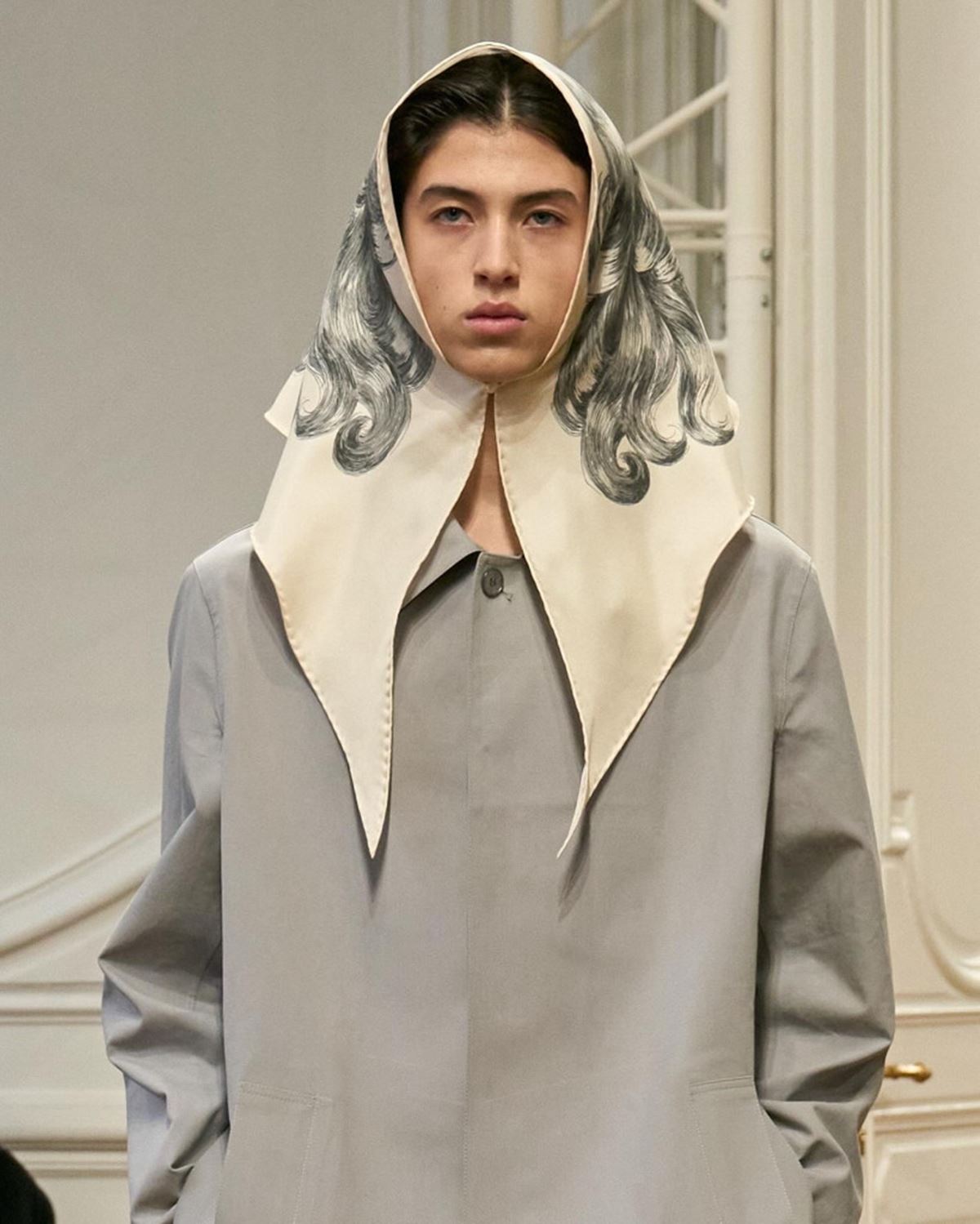 Givenchy moda masculina lenço surrealista - metrópoles