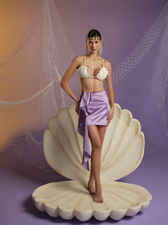 Na imagem com cor, modelos posam para campanha publicitária de moda - Metrópoles