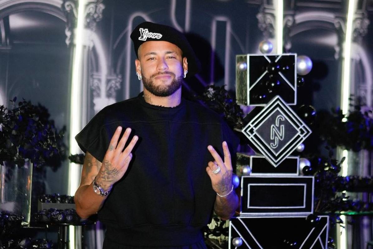 Foto colorida de Neymar em seu aniversário - Metrópoles