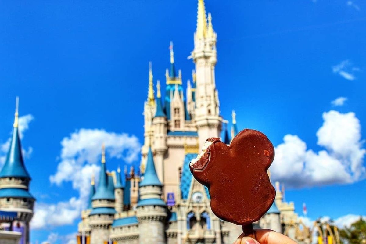 sorvete em formato de Mickey na Disney