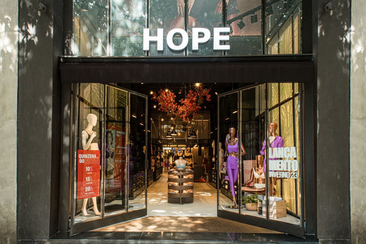 Fachada de loja Hope influenciadoras - metrópoles