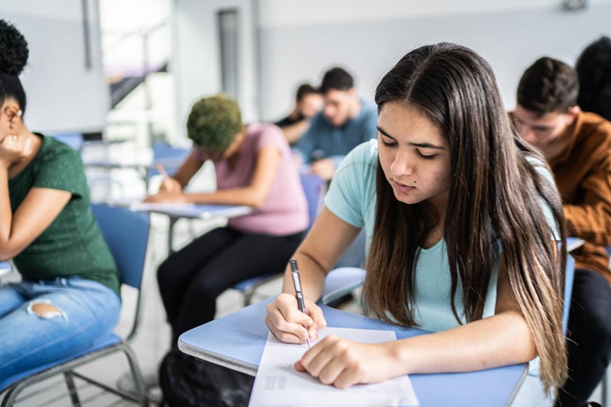 Enem 2024: apenas 5% dos jovens t&ecirc;m inten&ccedil;&atilde;o de usar notas no Fies |  Metr&oacute;poles