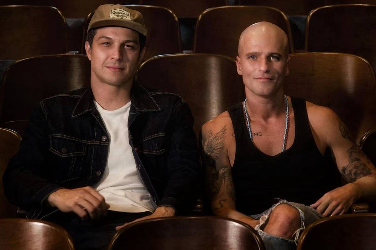 Rômulo Estrela e Bruno Gagliasso em foto colorida com mudanças físicas - Metrópoles