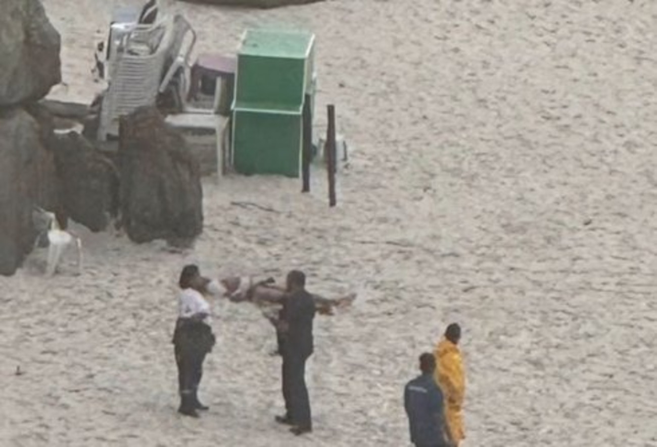 v-deo-homem-morre-ao-ser-atingido-por-raio-em-arraial-do-cabo-rj