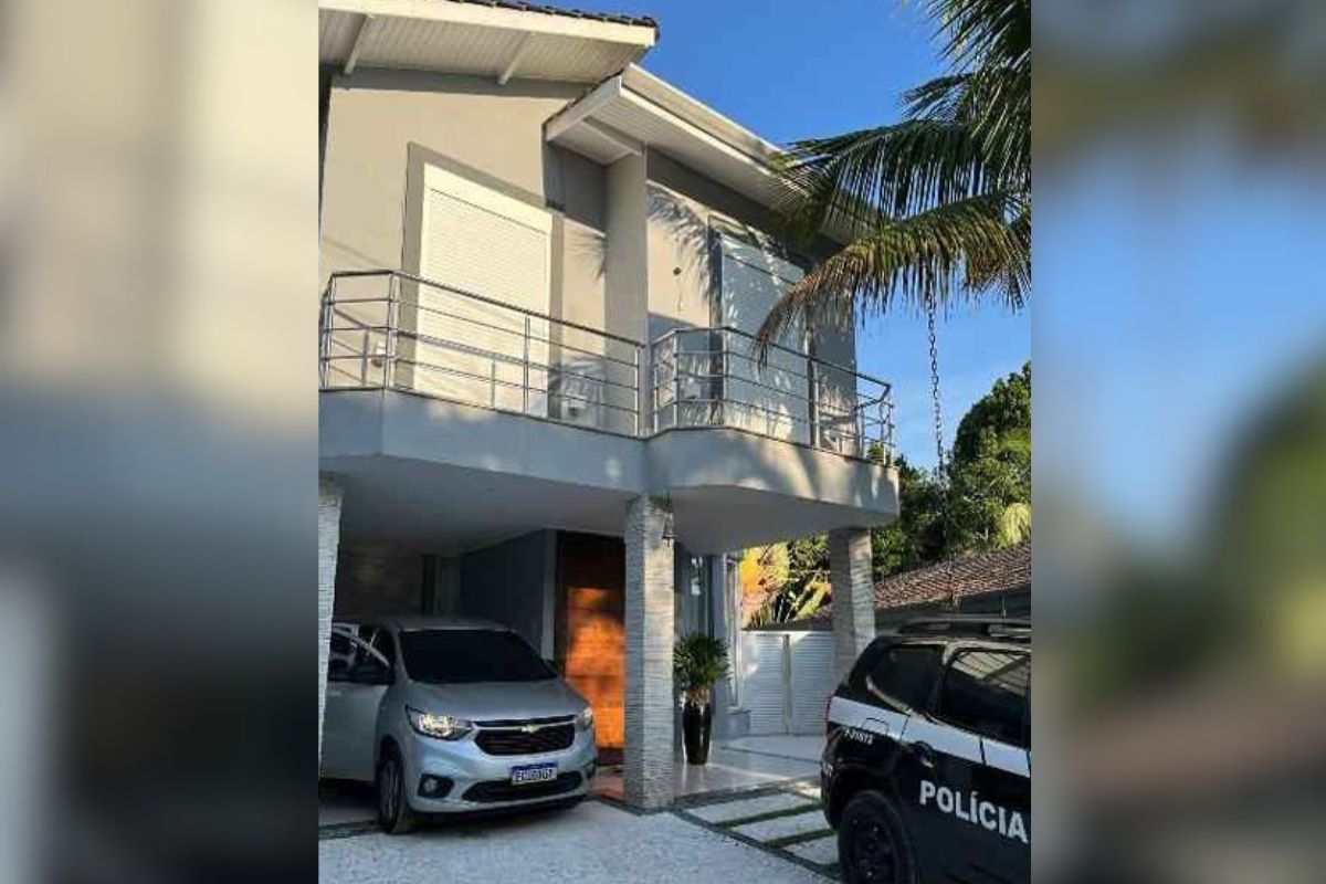 Imagem colorida de casa de primeiro andar - Metrópoles