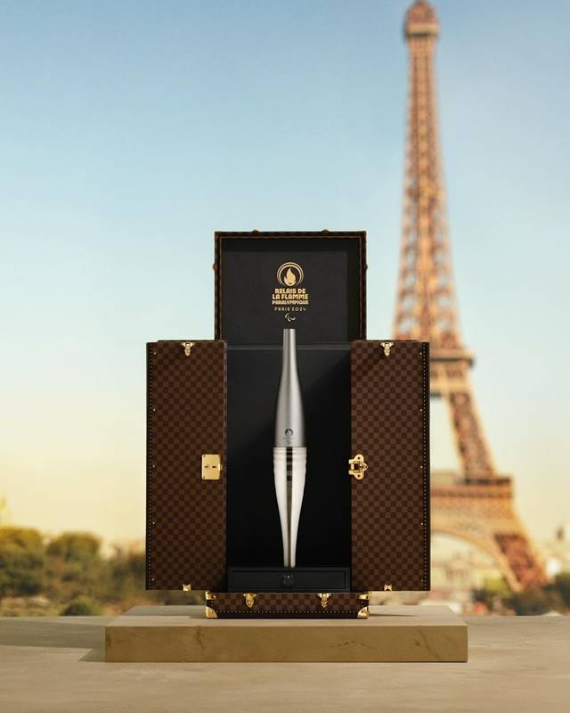 Na imagem com cor, os novos báus da Louis Vuitton para os Jogos Olímpicos - Metrópoles