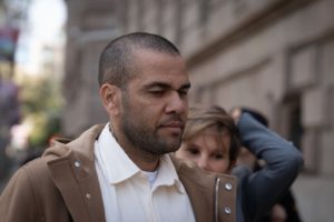 Daniel Alves chegando no tribunal - Metrópoles