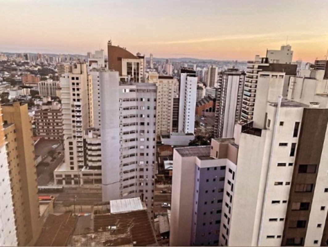 Imagem colorida da vista da cobertura - Metrópoles