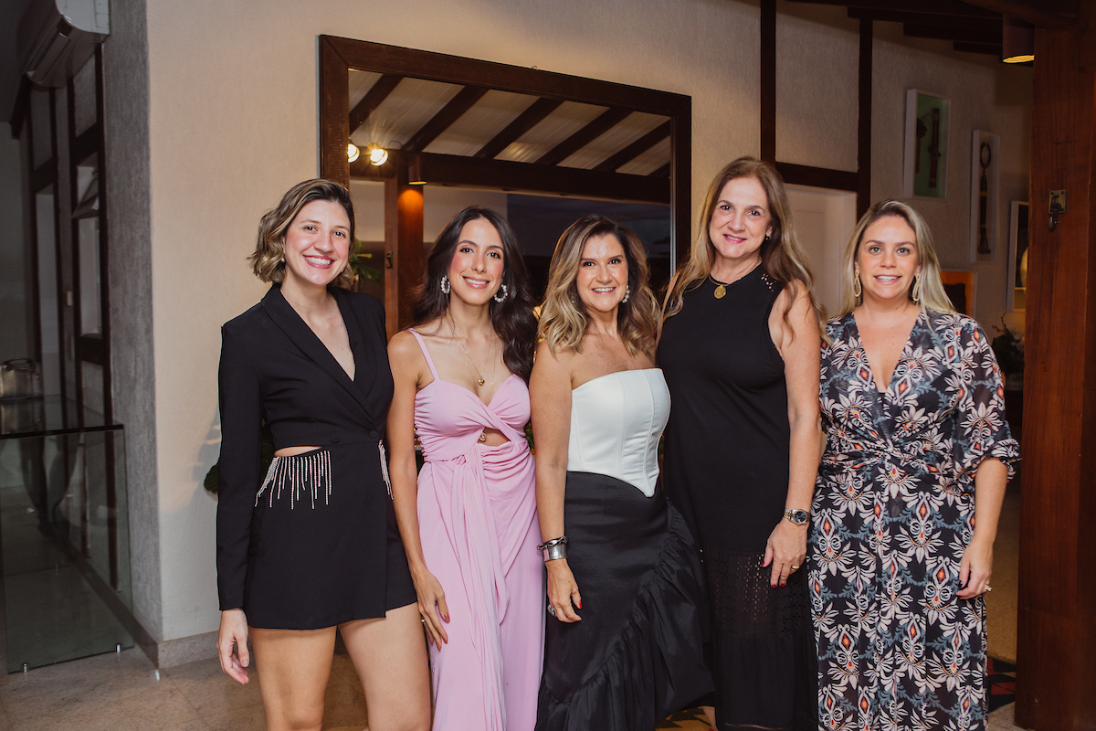 Giovanna Lettieri, Isadora Gomide, Lara Calaça, Maria Cristina Carvalho e Raquel Cavalcanti