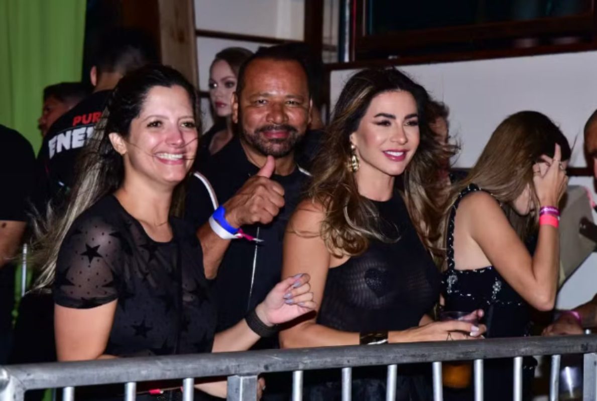 Mariane Bernardi, namorada do Neymar Pai, com amigos