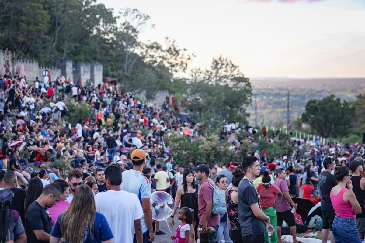 Encenação da Via-Sacra, no Morro da Capelinha, em Planaltina (DF) 2024 - Metrópoles 15