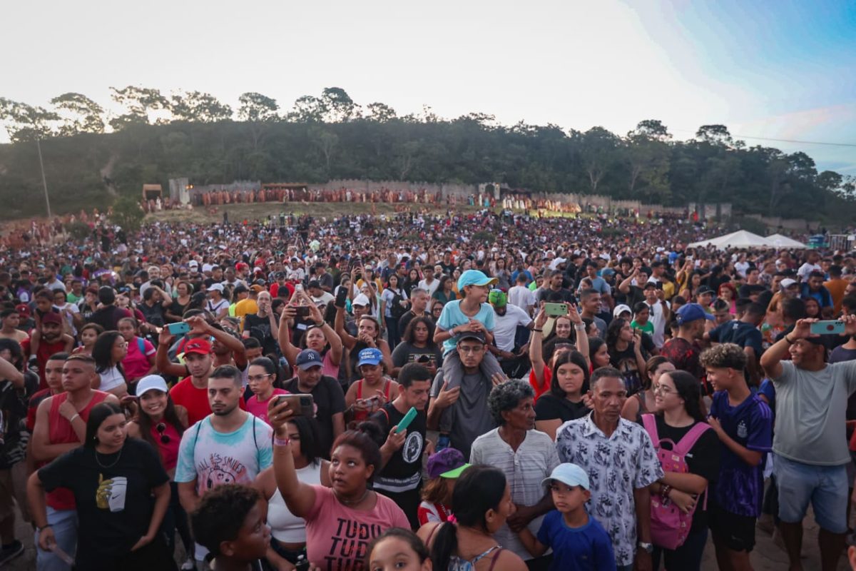 Encenação da Via-Sacra, no Morro da Capelinha, em Planaltina (DF) 2024 - Metrópoles 15