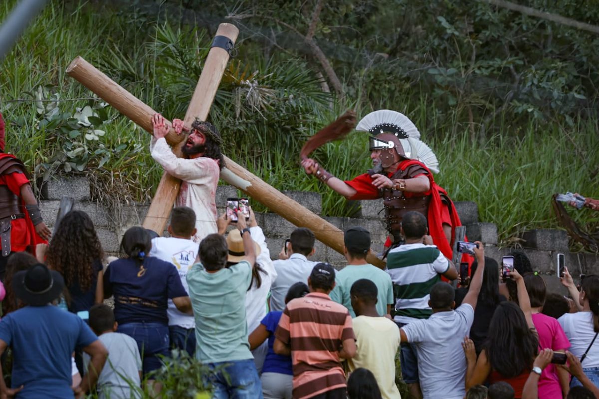 Encenação da Via-Sacra, no Morro da Capelinha, em Planaltina (DF) 2024 - Metrópoles 15