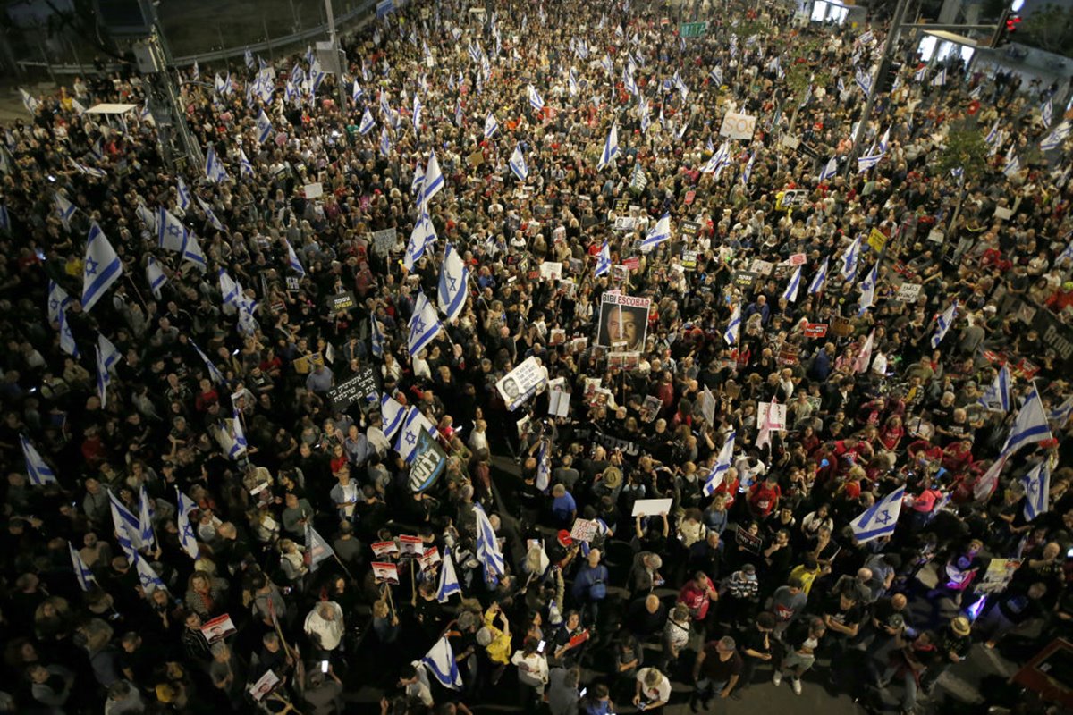 La foto muestra a Portisto en las calles de Tel Aviv en Israel - Metropolis