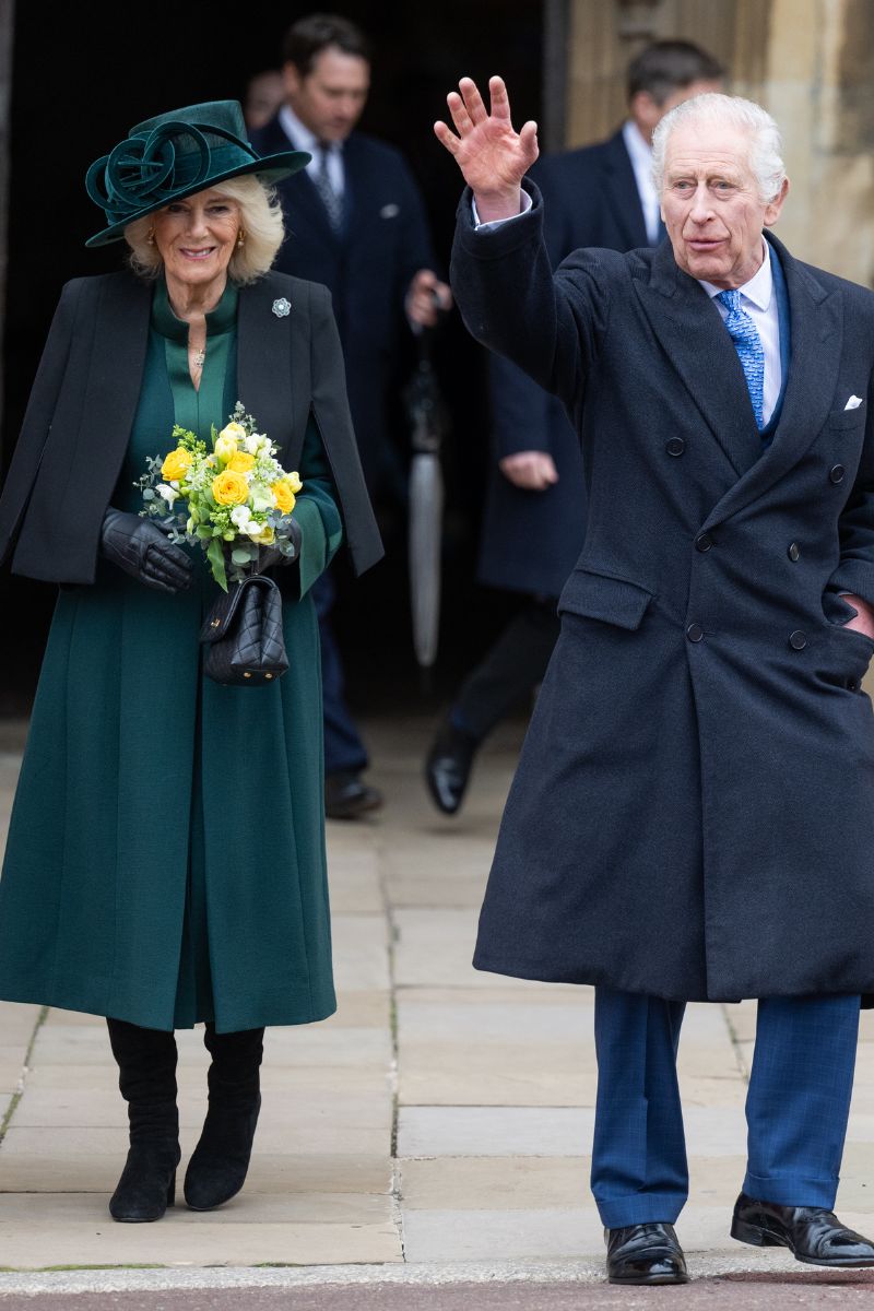 Rei Charles e Camilla em serviço religioso de Páscoa
