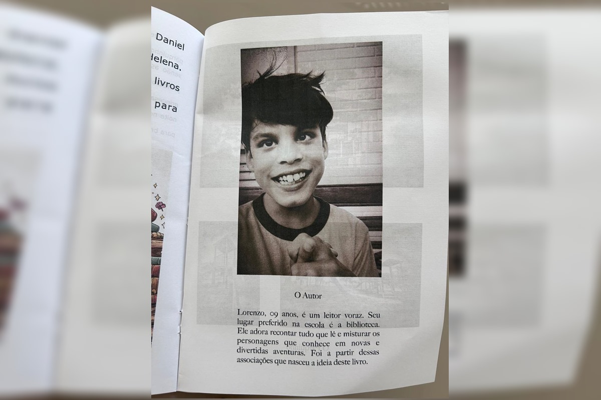Foto de página em preto e branco de folha de rosto de livro