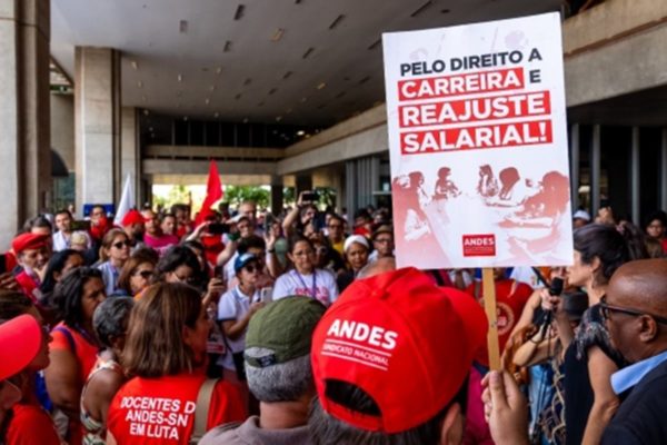 Paralisação servidores educação