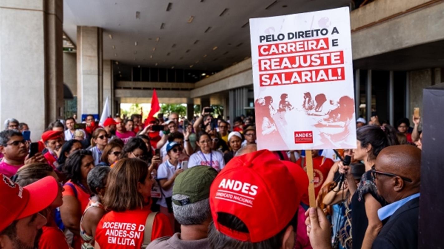 Negocia&ccedil;&atilde;o com governo n&atilde;o anda e servidores param atividades nesta 4&ordf; |  Metr&oacute;poles