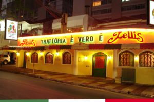 Fotografia colorida da fachada da Lellis Trattoria