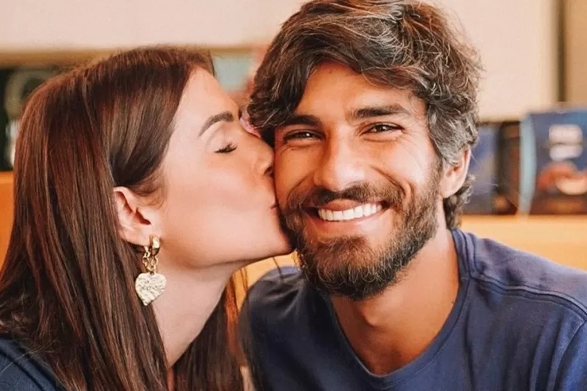 Hugo Moura e Deborah Secco posam juntos enquanto ainda eram casados - Metrópoles