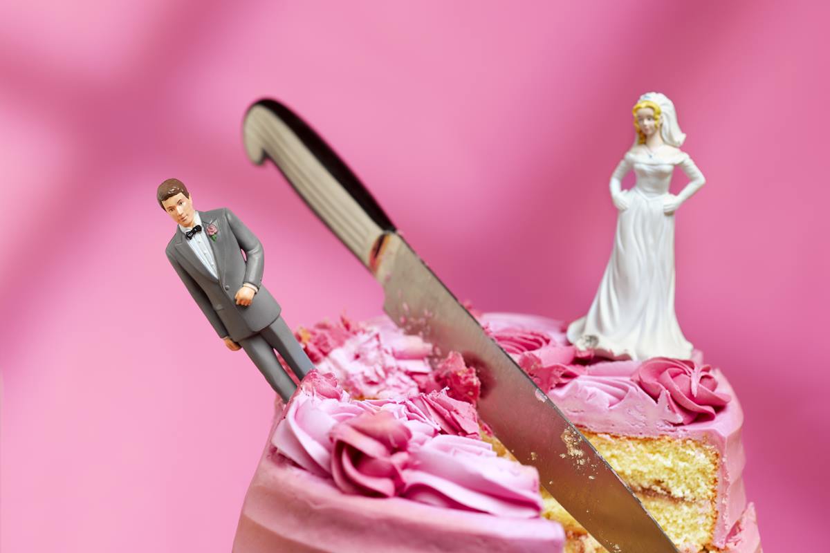 Foto colorida de um bolo de casamento - Metrópoles