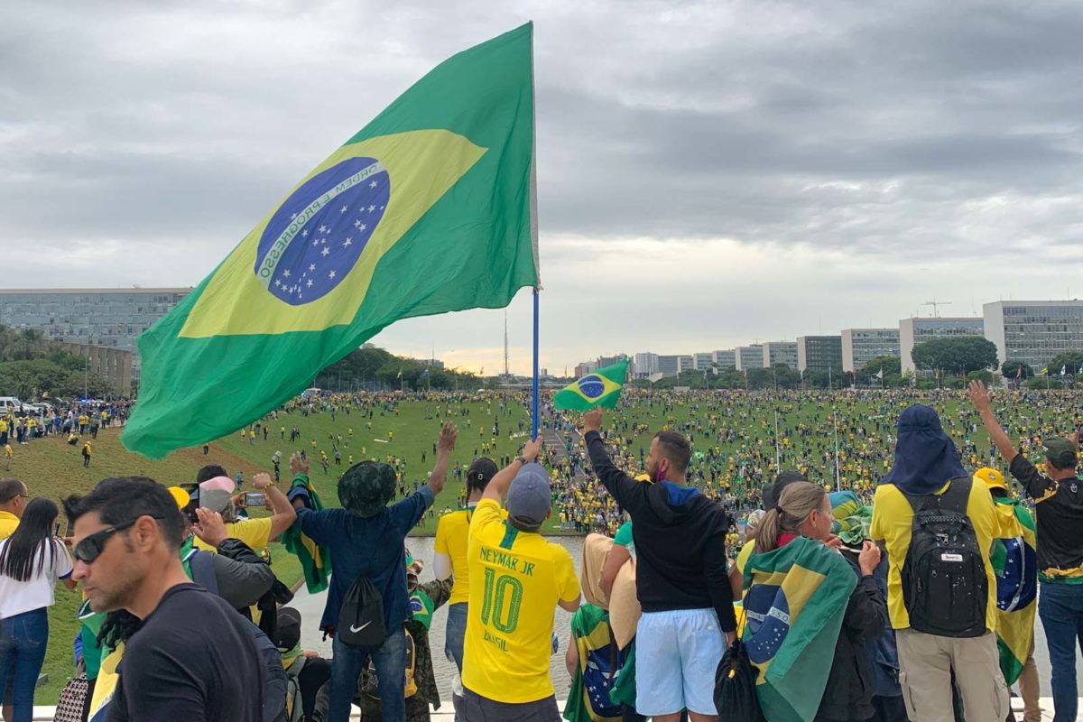 Bolsonaristas invadem Congresso, Planalto e STF em manifestação antidemocrática