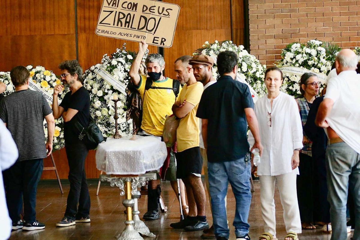 Foto colorida do velório de Ziraldo