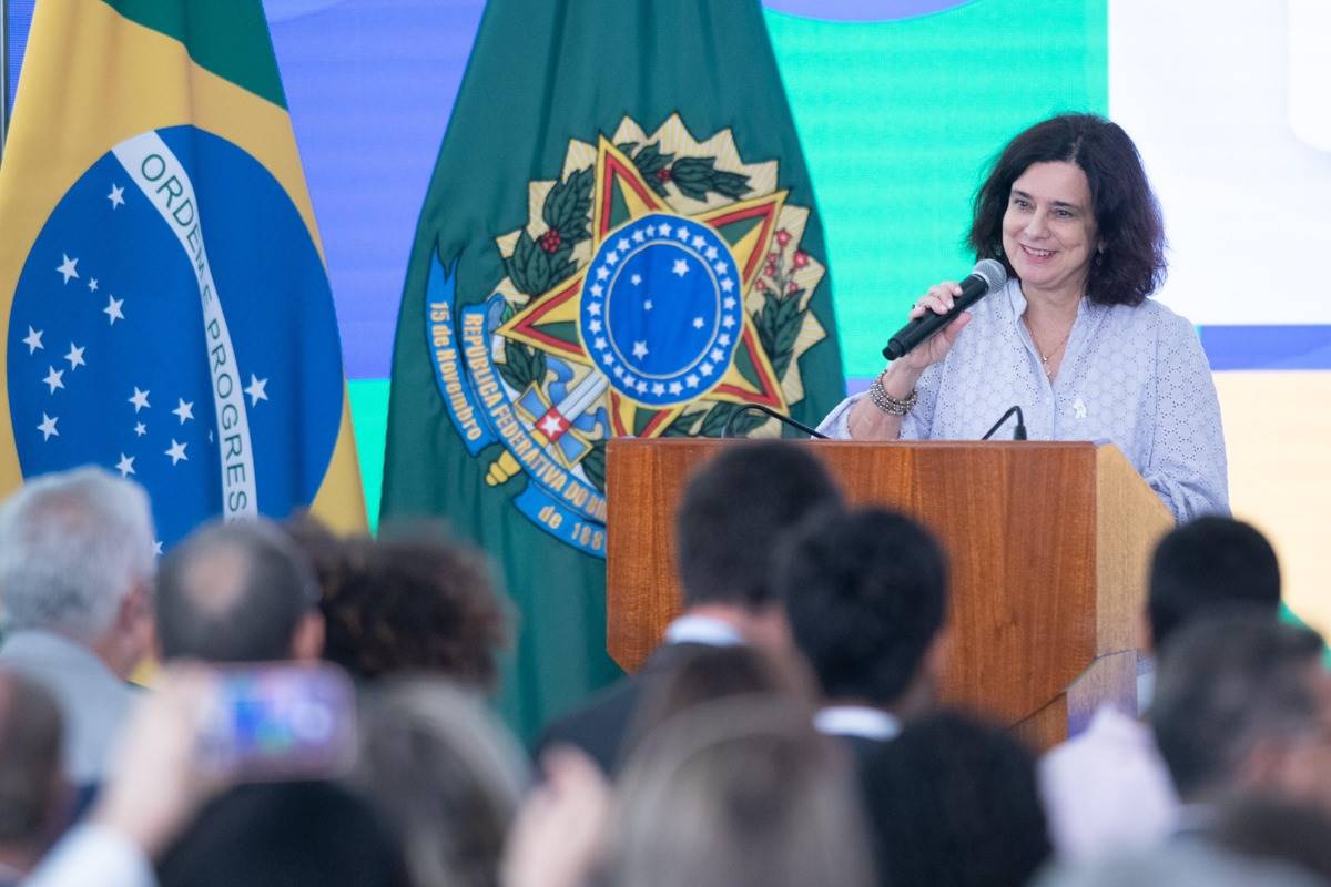 Imagem colorida da ministra da Saúde, Nísia Trindade - Metrópoles