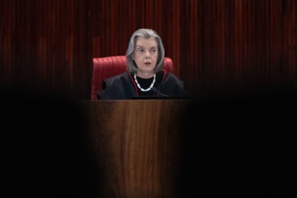 Imagem colorida de Cármen Lúcia - Metrópoles