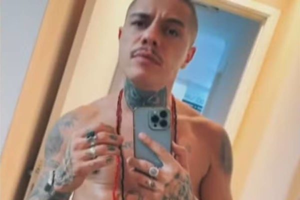 Foto colorida de Caio Henrique Comossato, acusado de aplicar golpes sentimentais em mulheres - Metrópoles