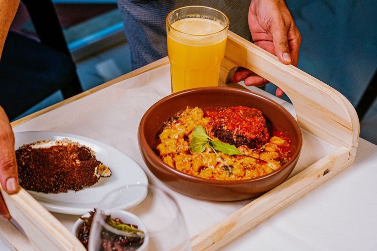 Foto colorida de um prato de comida - Metrópoles