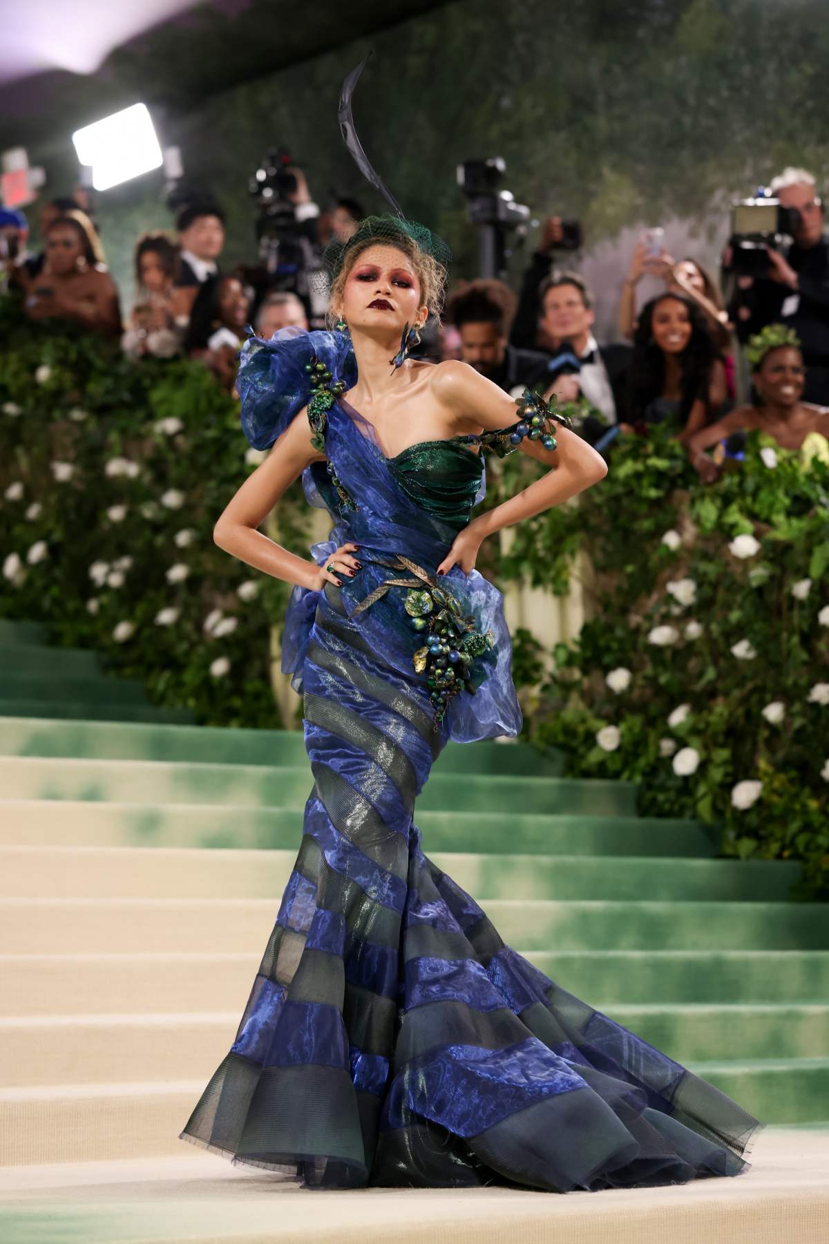 Na imagem com cor, foto da Zendaya no Met Gala 2024 - Metrópoles