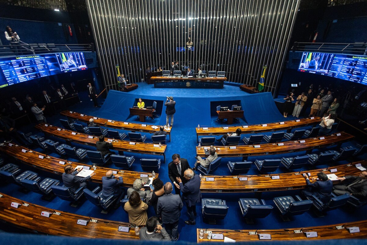 Com placar apertado, Senado recria DPVAT e libera R$ 15 bilhões a Lula