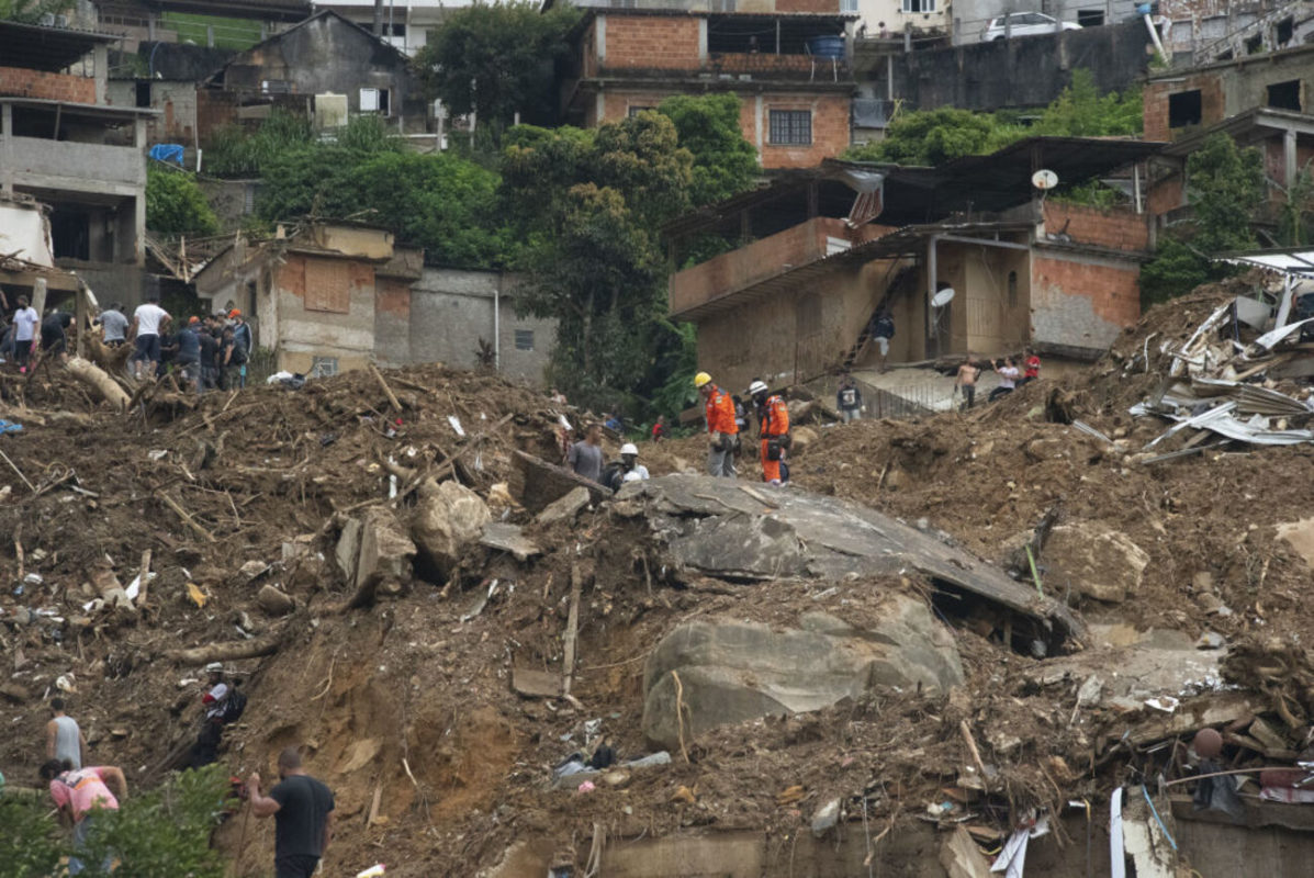 Imagem colorida de desastre em Petrópolis - Metrópoles